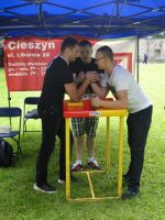 Armwrestling w trakcie Święta Trzech Braci
